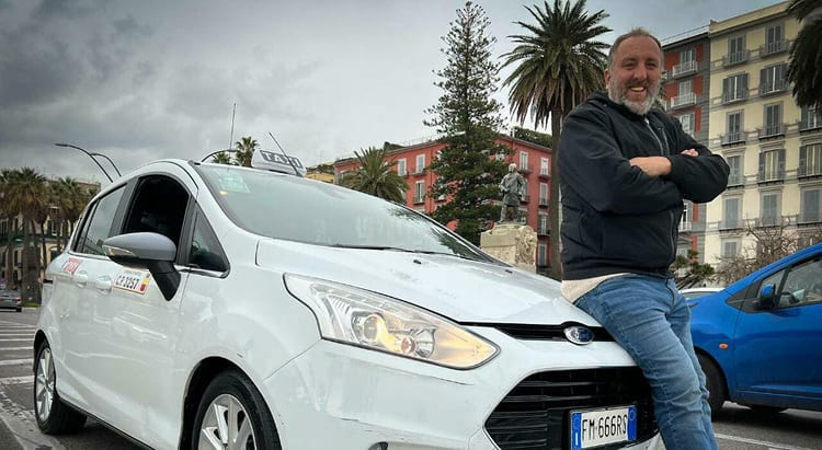 Taksijet: Il taksista ha restituito al cliente una busta vuota con 40.000 euro